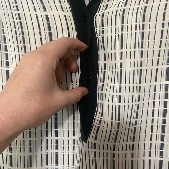 VINCE size 6 Interlace Print Silk Tunic Top Cuffed sleeve 100% silk EUC - Picture 8 of 11